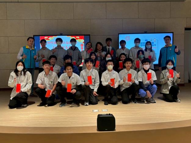 114學年度湖口高中包高中祈福暨誓師儀式合影 的圖片