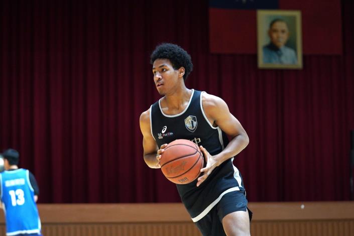 官網DSC01780畢業自員東國中的能得勝為混血兒 的圖片