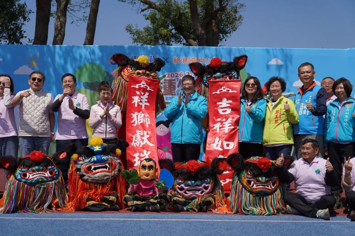 祥獅獻瑞台上合影DSC03049 的圖片