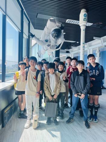 竹縣學生參訪太空中心資料照片 的圖片
