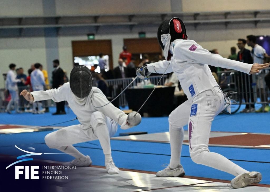 新竹縣擊劍選手劉瀚文憑藉精湛劍藝與堅韌心理素質脫穎而出，勇奪銳劍團體賽首金。(中華民國擊劍協會提供)