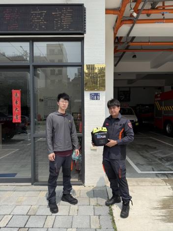 本次受贈PAD將配置於消防局所屬5個分隊，作為緊急救護之用。(高鐵分隊) 的圖片