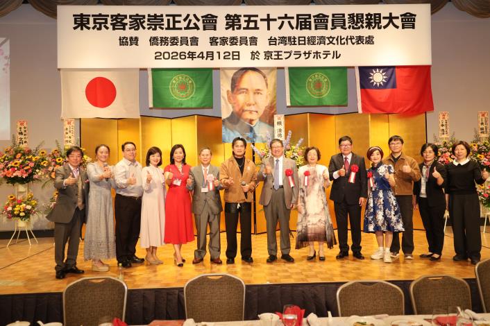 IMG_8201新竹縣政府團隊與崇正公會、演出歌手羅文裕等人合影 的圖片