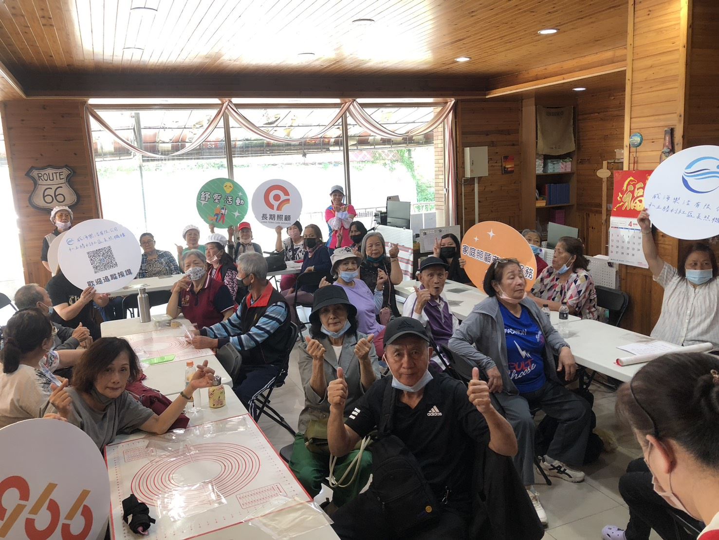 新竹縣政府攜手橫山家照共融據點及義興文健站辦理家庭照顧者喘息工作坊。 的圖片