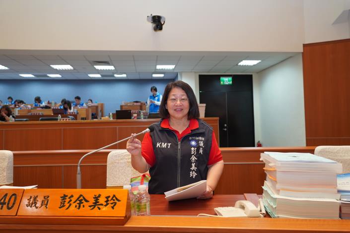 彭余美玲議員質詢DSC04066.JPG