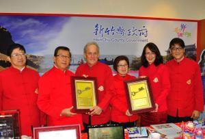 Joseph Rosendo, Winner of Daytime Emmy Award for Outstanding Lifestyle/Travel Host, makes Honorary Citizen of Hsinchu