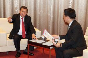 Magistrate Chiu Invites Mayor of Taichung City to 2015 Taiwan International Festival of Hakka Culture