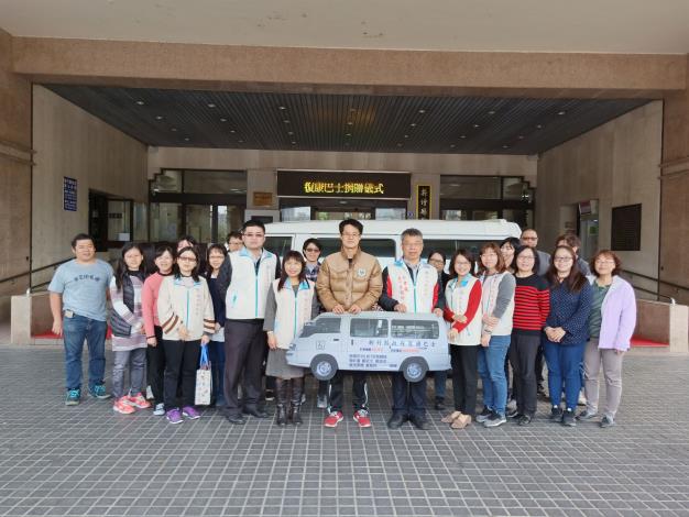 Mr. and Mrs. Huang donate a rehab bus to provide the disabled with transport services