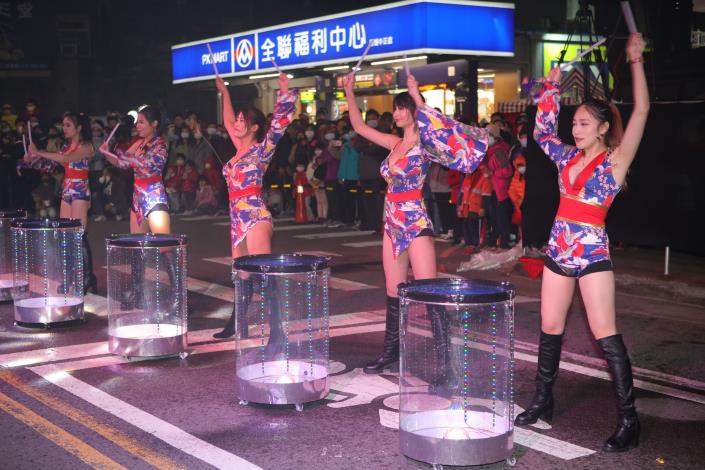 County Magistrate Yang transforms into a Marvel hero: Xinpu Lantern Festival Parade (12 photos)